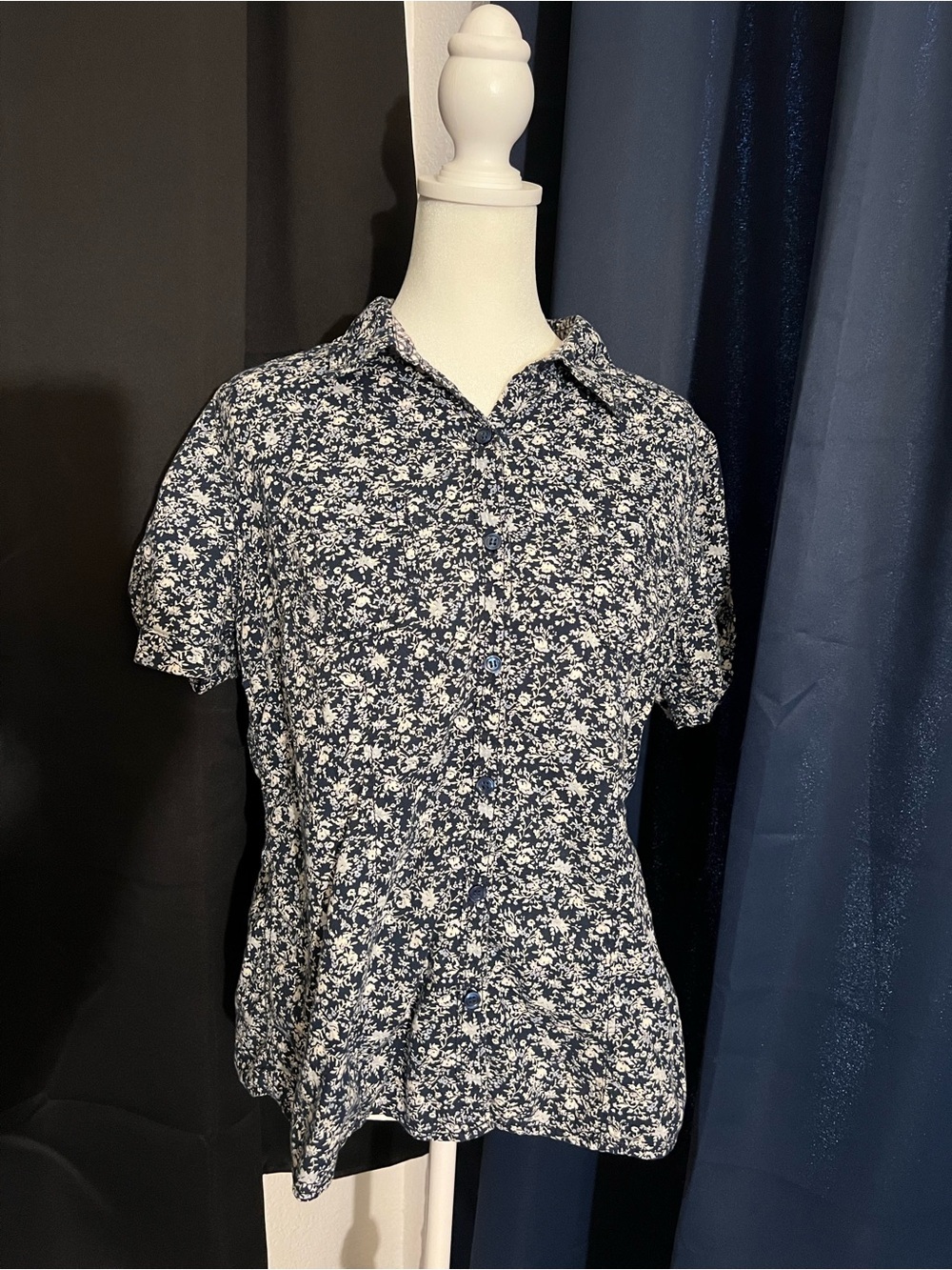 Faded Glory Women’s Floral Button-Up Blouse Size Medium (8-10) Navy White Cotton